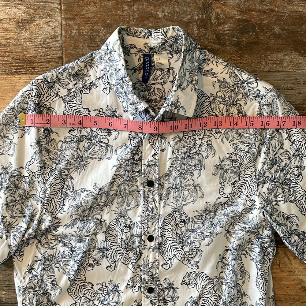 H&M Short Sleeve Button Up - Picture 5 of 5